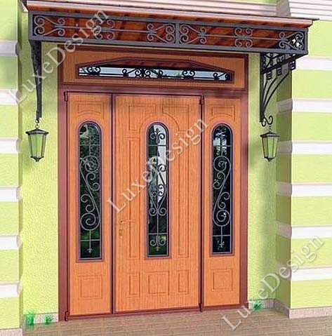 Входная парадная дверь с ковкой